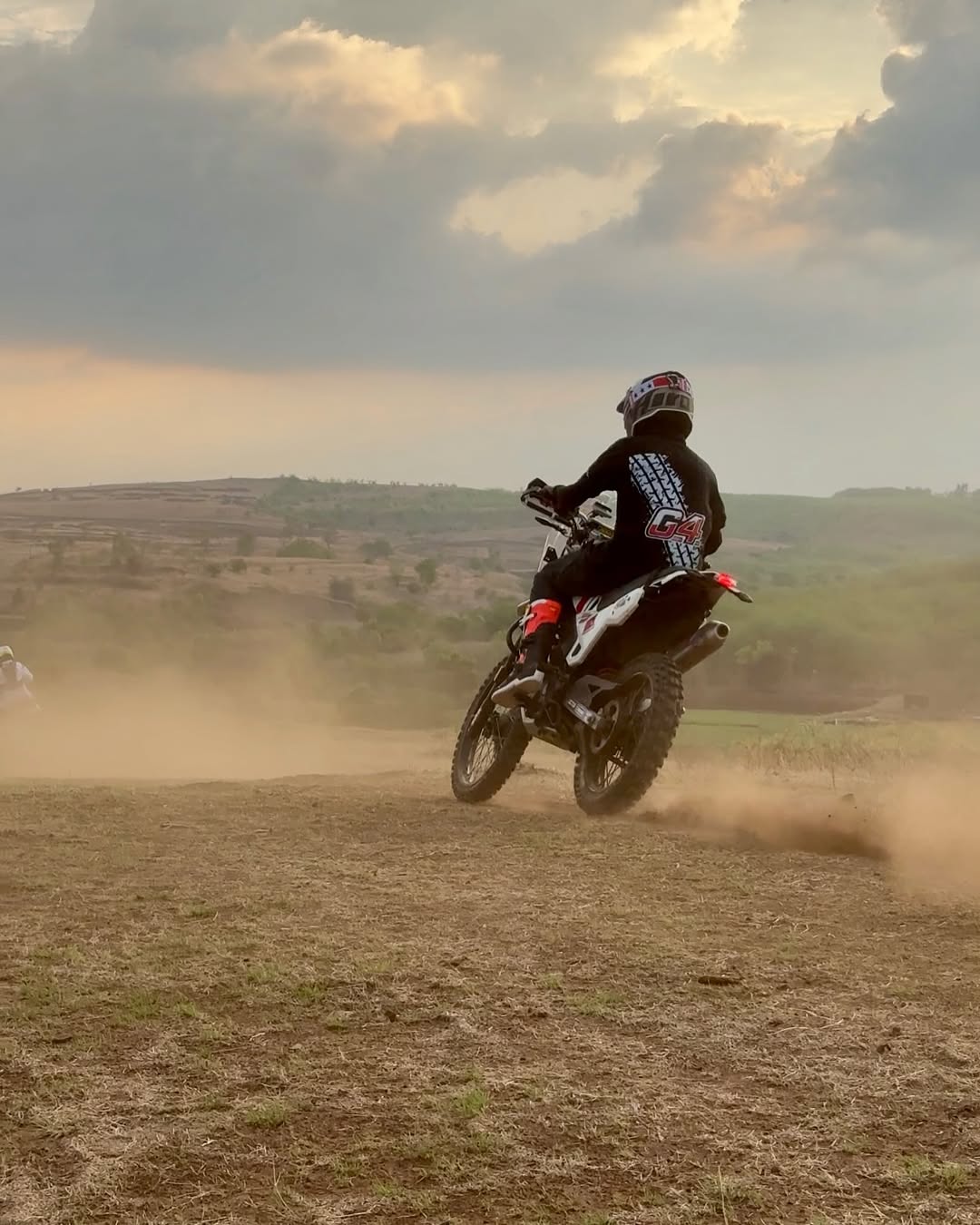 a great view of the sea above the mountain